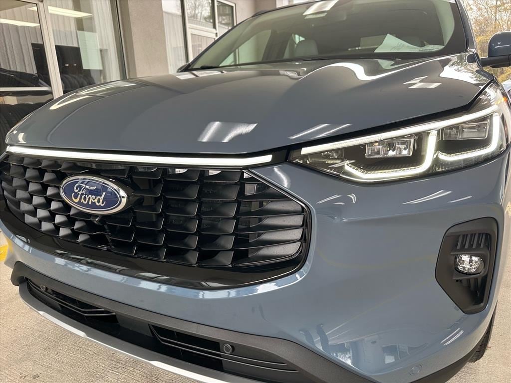 2026 Ford Escape Platinum's photo