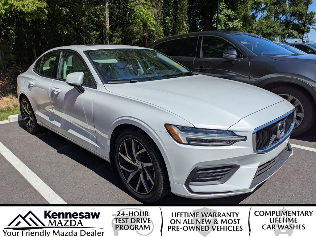 2020 Volvo S60 T5 Momentum's photo