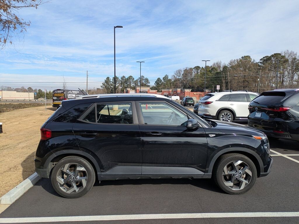 Used 2023 Hyundai Venue SEL SUV