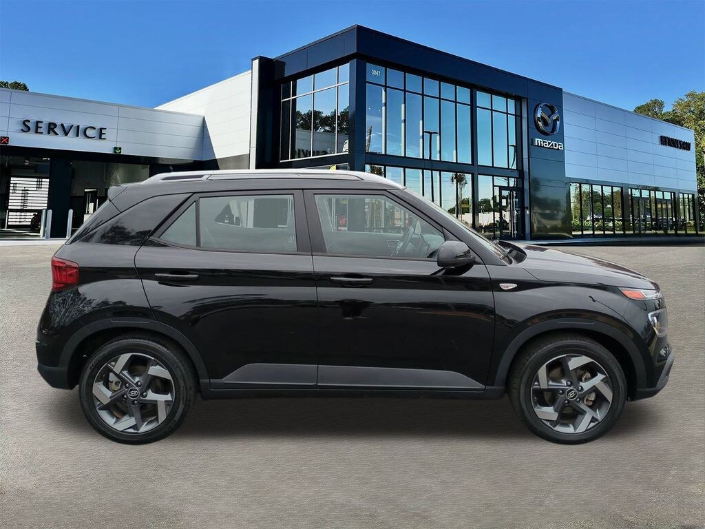 Used 2023 Hyundai Venue SEL SUV