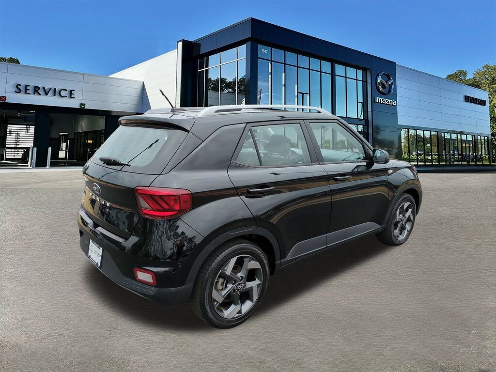 Used 2023 Hyundai Venue SEL SUV