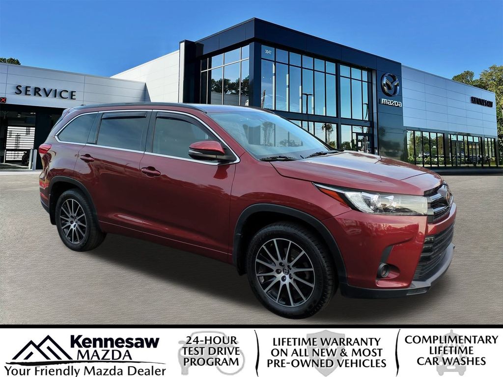 2017 Toyota Highlander SE's photo