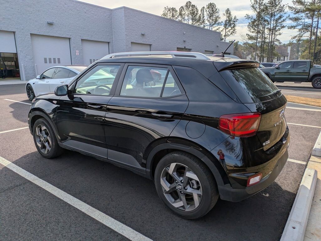 Used 2023 Hyundai Venue SEL SUV