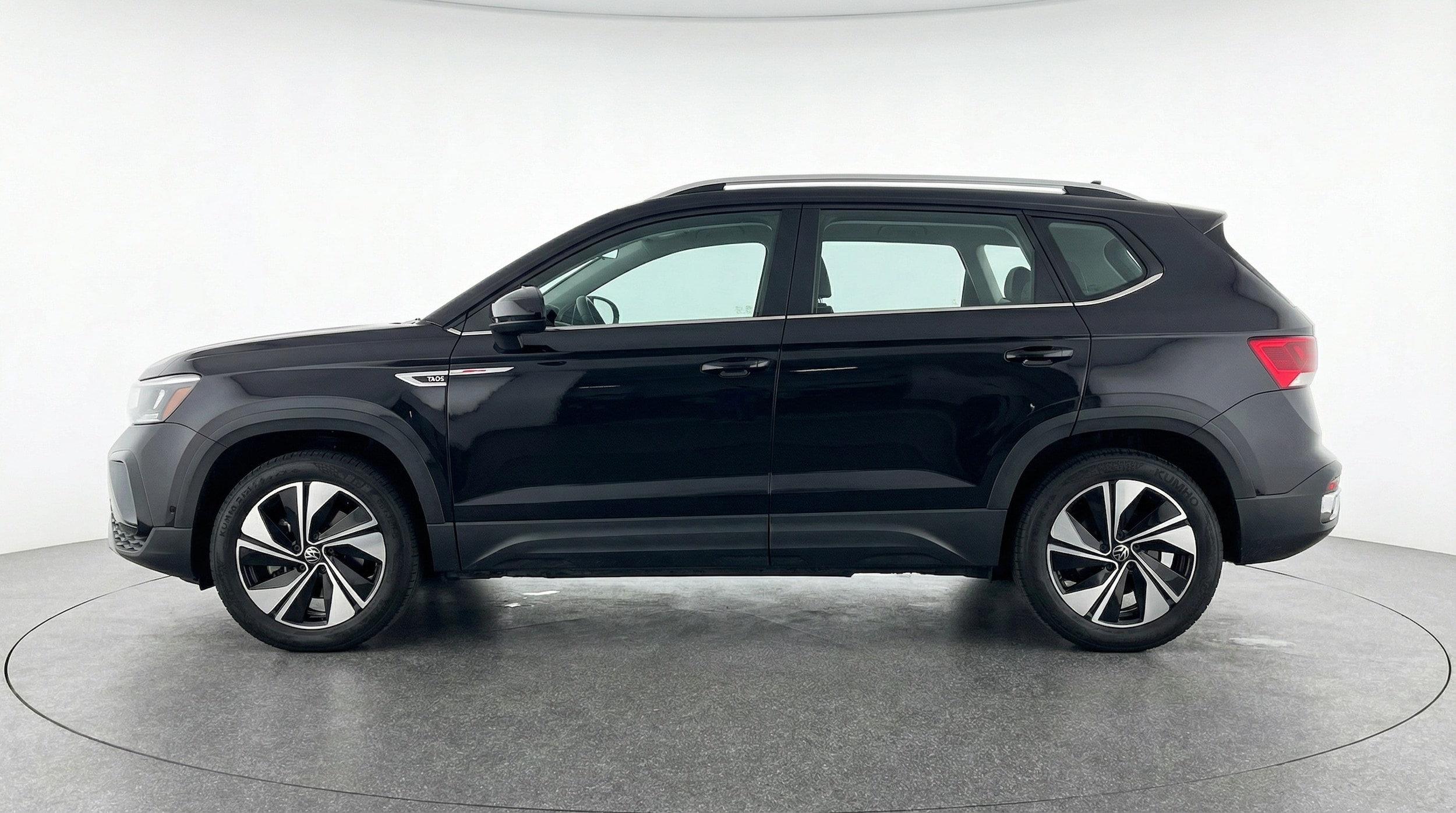 Thumbnail: 2025 Volkswagen Taos - 4