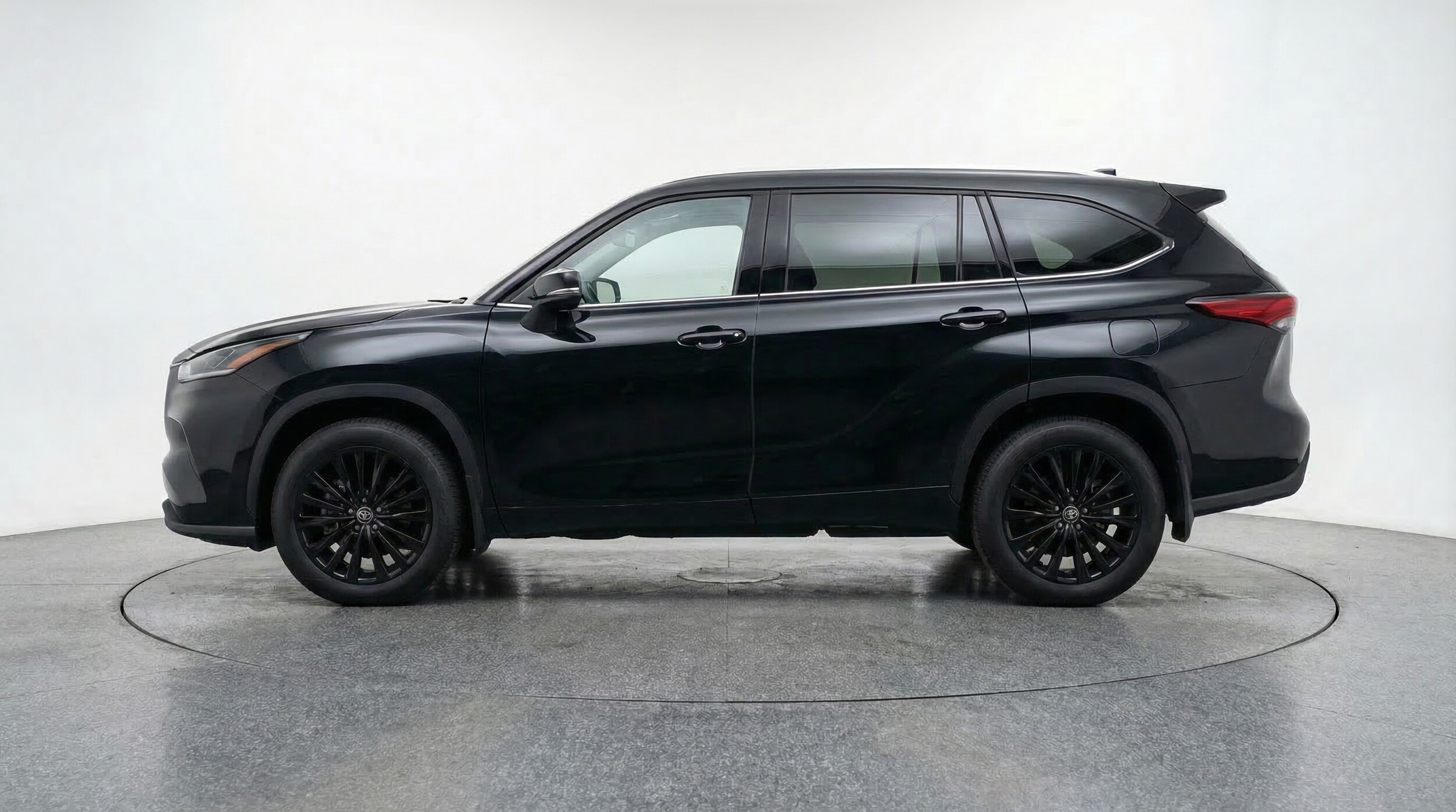 Thumbnail: 2025 Toyota Highlander - 4