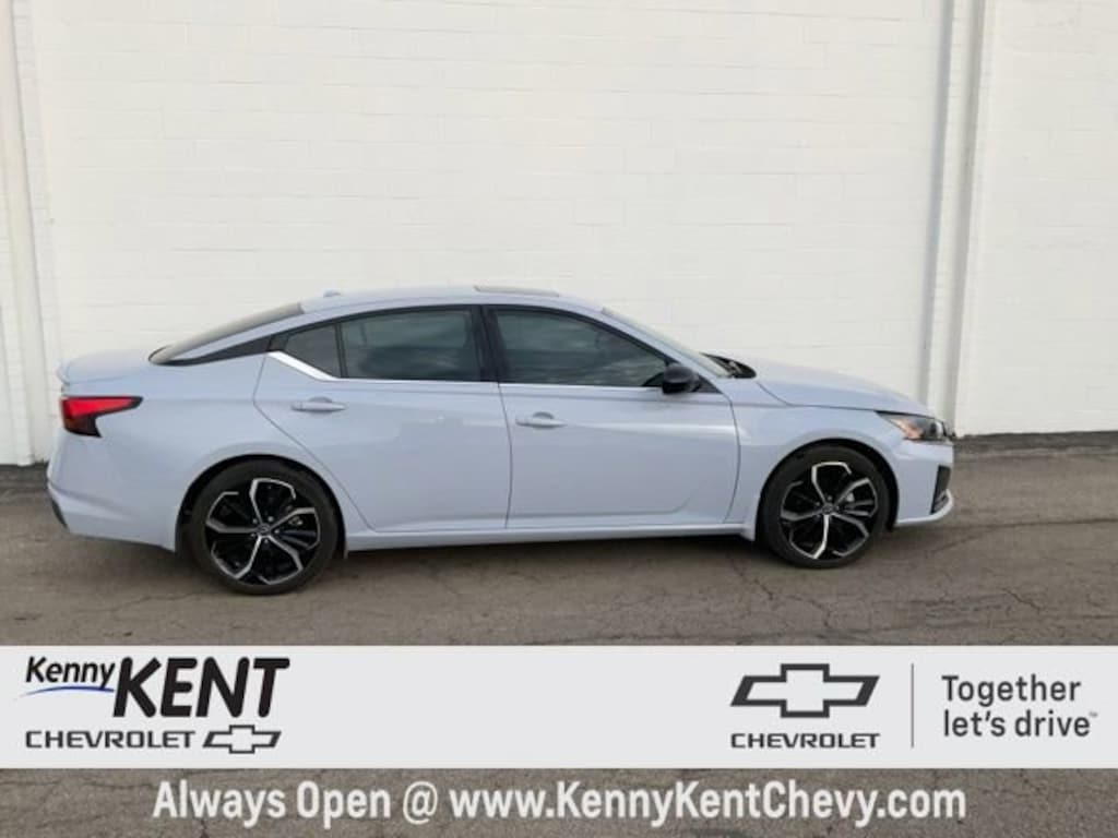 Used 2023 Nissan Altima SR FWD Sedan