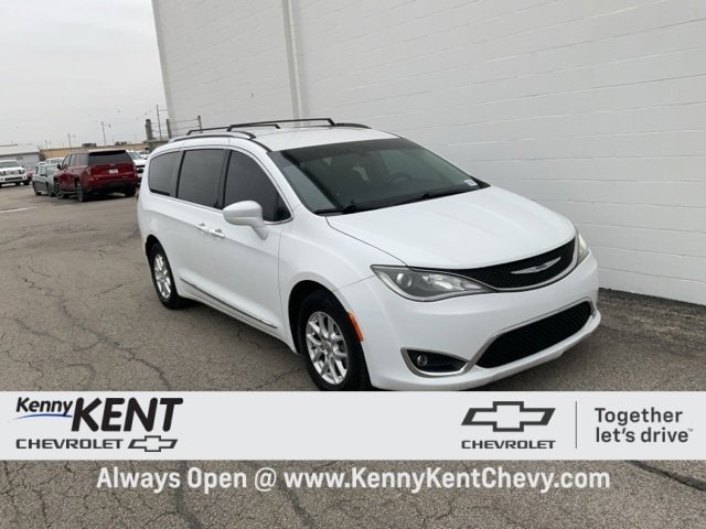 2020 Chrysler Pacifica Touring L's photo