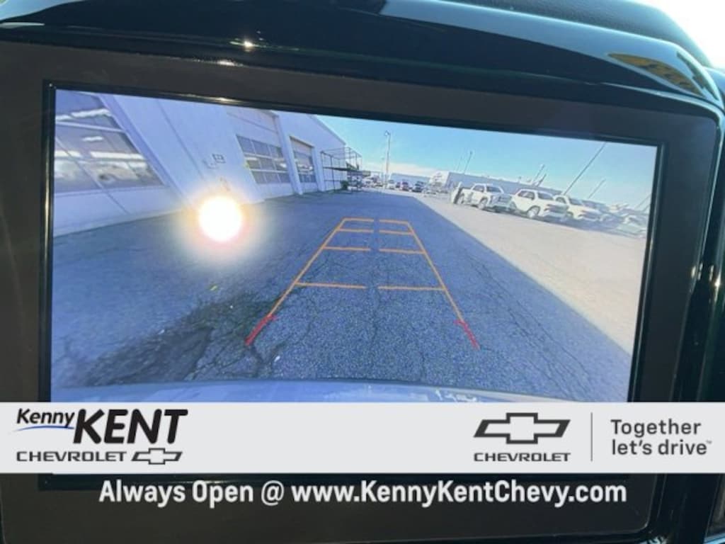 Used 2023 Chevrolet Traverse LT Cloth SUV