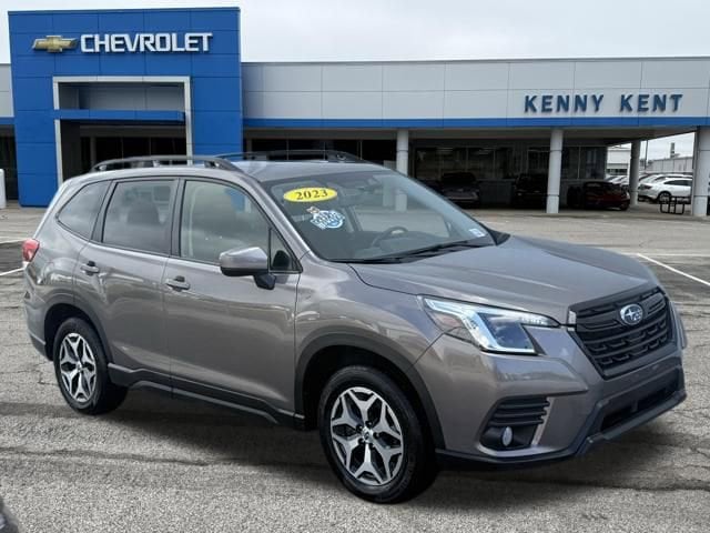 2023 Subaru Forester Premium's photo