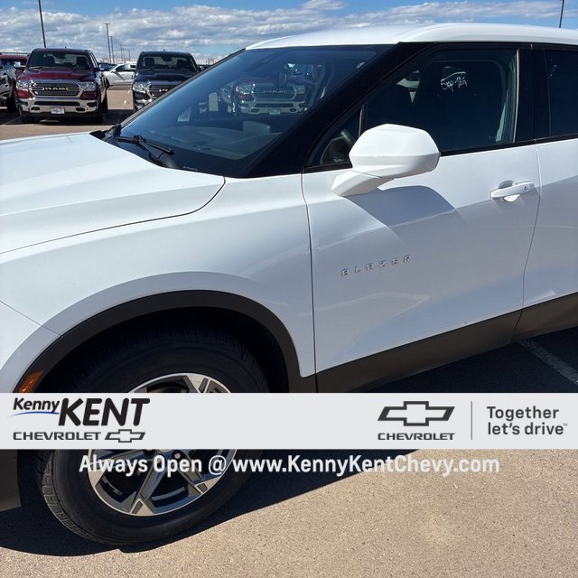 2023 Chevrolet Blazer 2LT photo 3