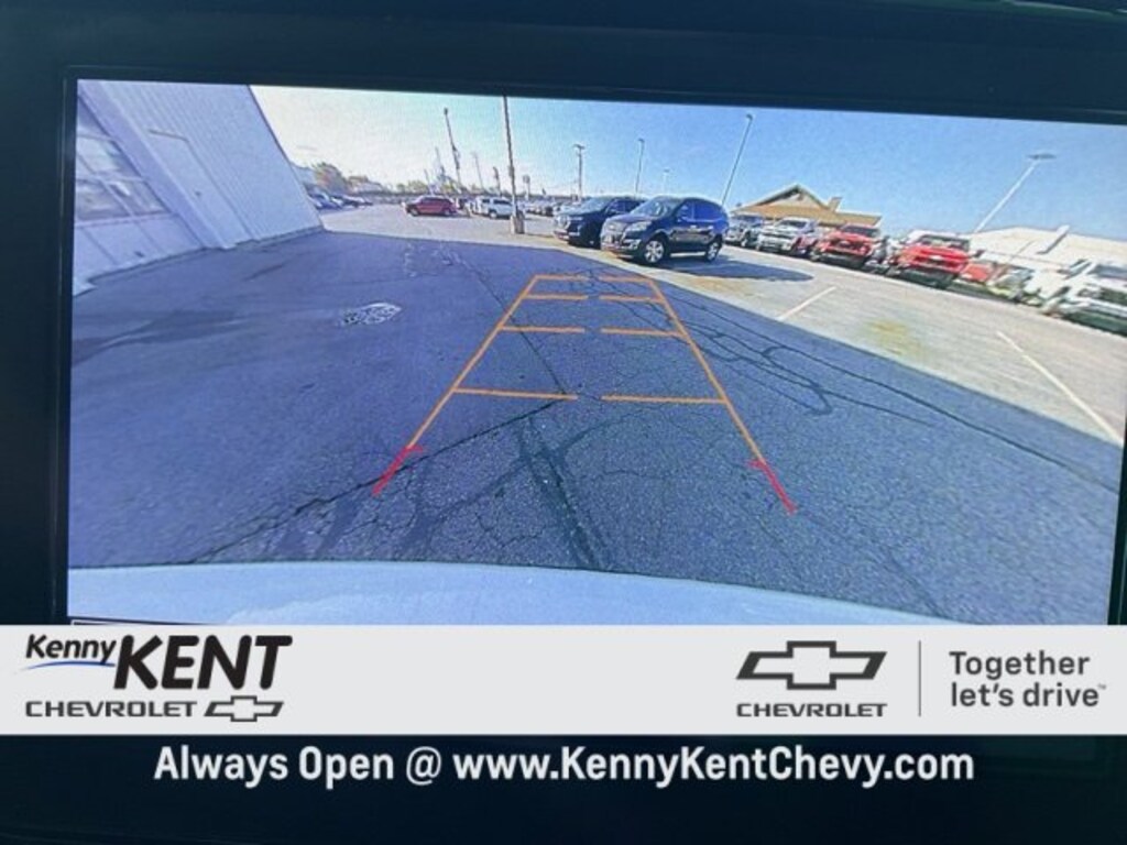 Used 2023 Chevrolet Traverse LT Cloth SUV