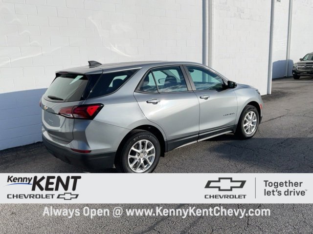 2024 Chevrolet Equinox LS photo 2