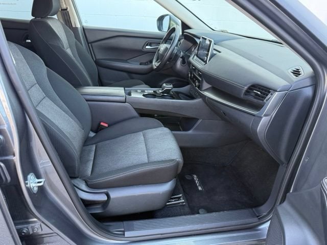 2025 Nissan Rogue SV - Photo 17