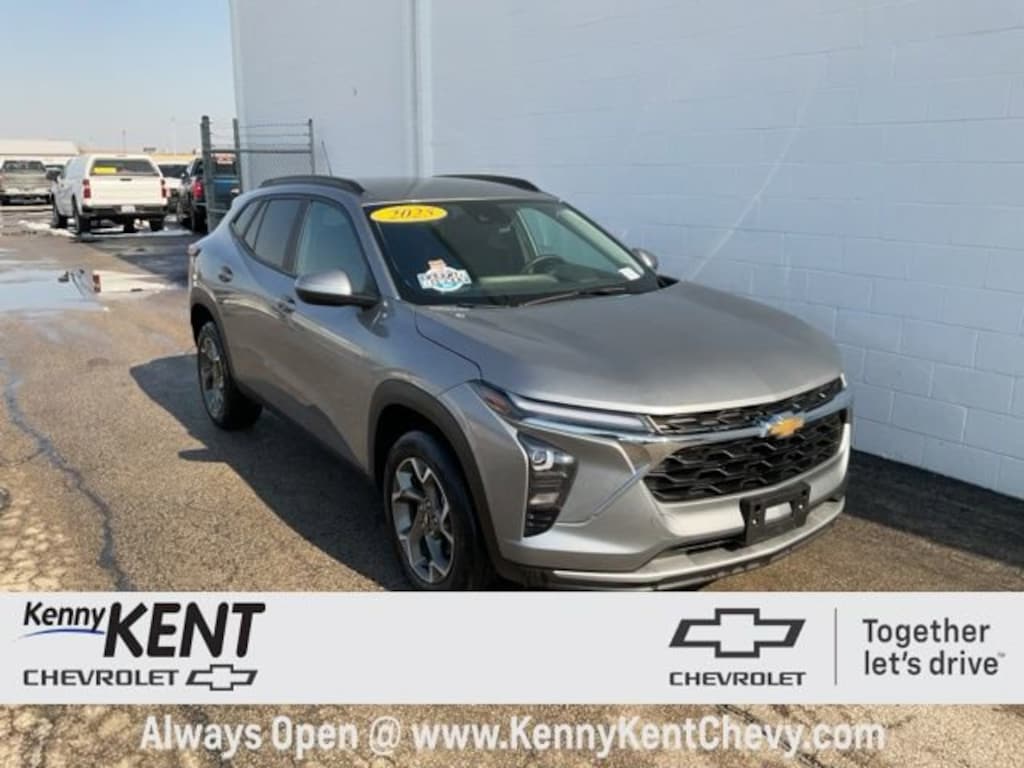 Used 2025 Chevrolet Trax LT SUV