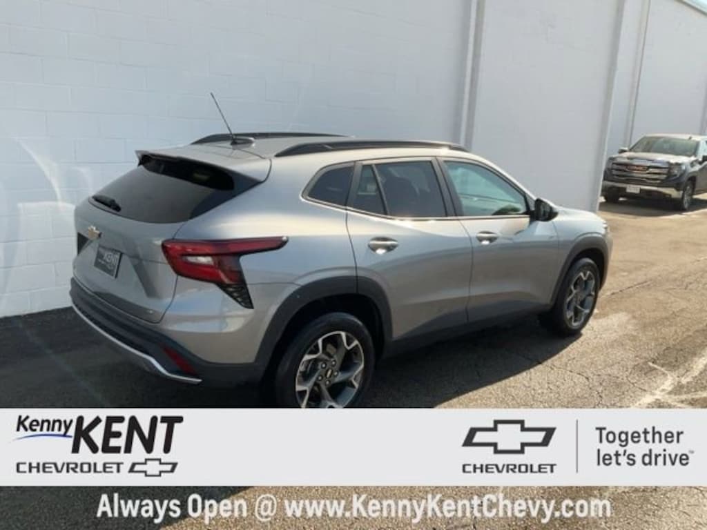 Used 2025 Chevrolet Trax LT SUV