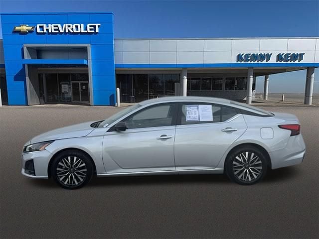 2025 Nissan Altima SV - Photo 30