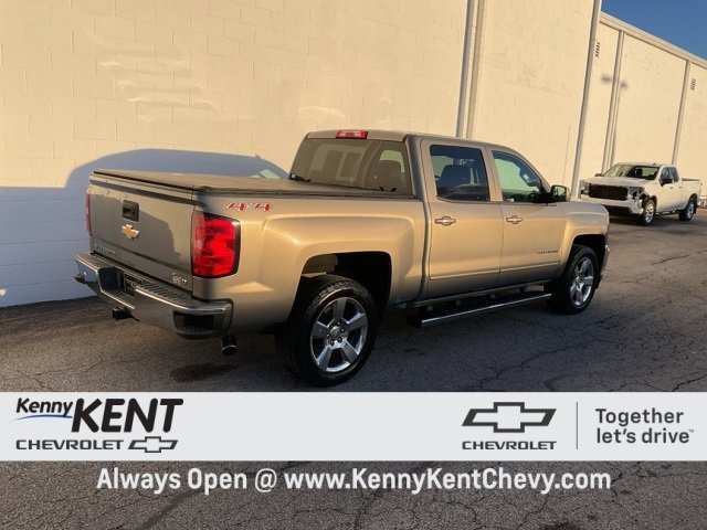2017 Chevrolet Silverado 1500 LT photo 2
