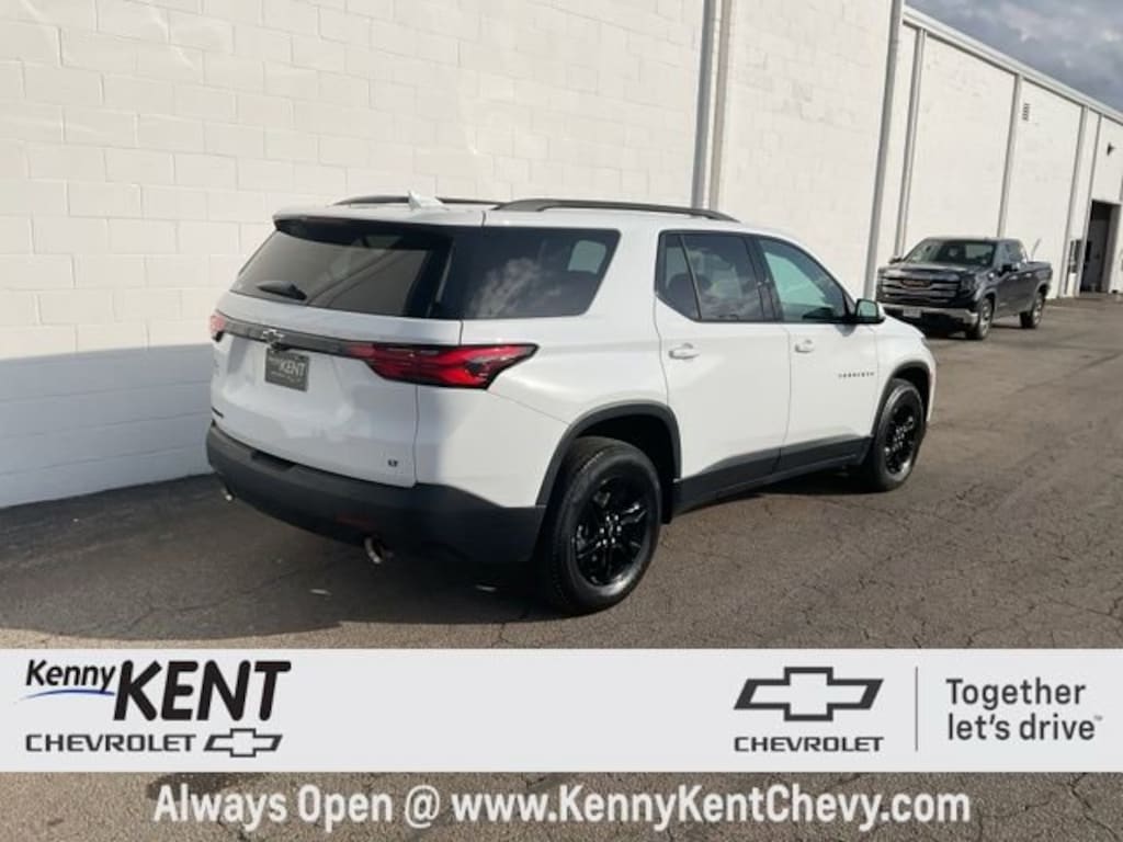 Used 2023 Chevrolet Traverse LT Cloth SUV