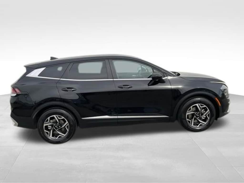 Used 2025 Kia Sportage LX SUV