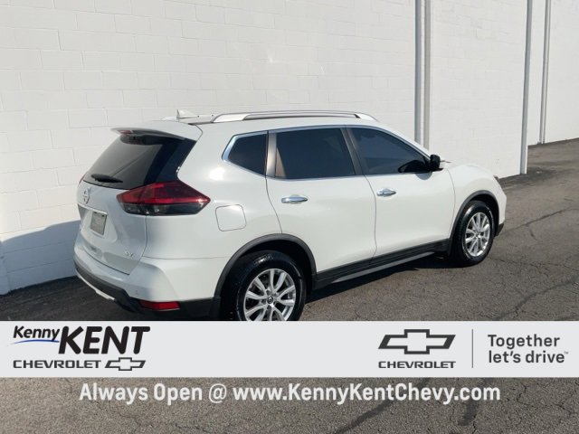 2020 Nissan Rogue SV photo 2