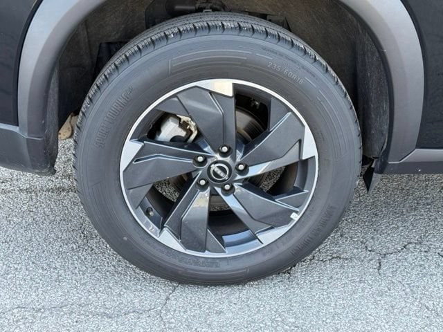 2025 Nissan Rogue SV - Photo 11