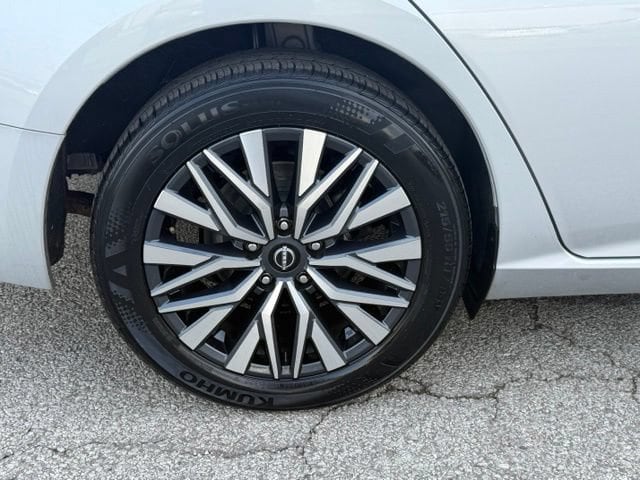 2025 Nissan Altima SV - Photo 10