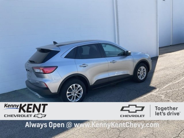 2022 Ford Escape SE photo 2