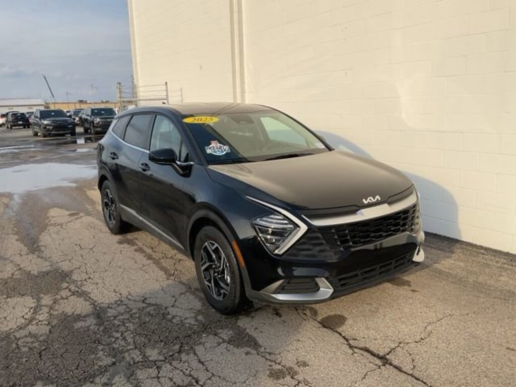 Used 2025 Kia Sportage LX SUV
