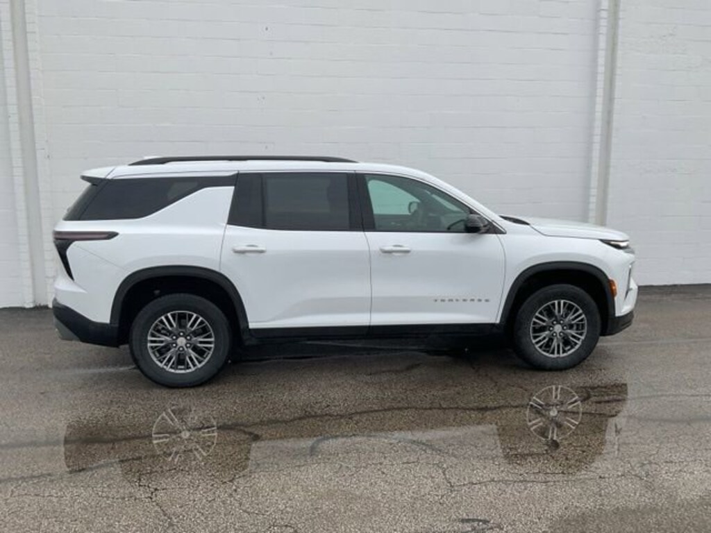 Used 2025 Chevrolet Traverse LT SUV
