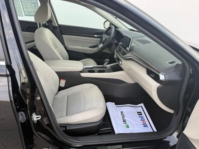 2025 Nissan Altima SV - Photo 14