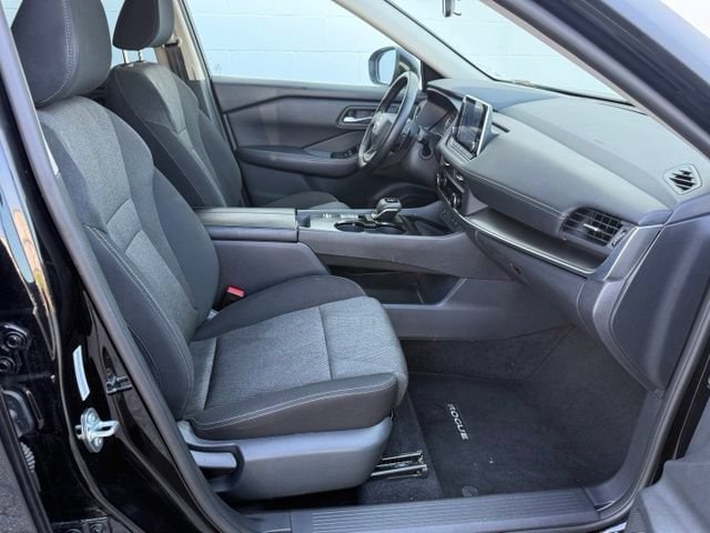 2025 Nissan Rogue SV - Photo 18