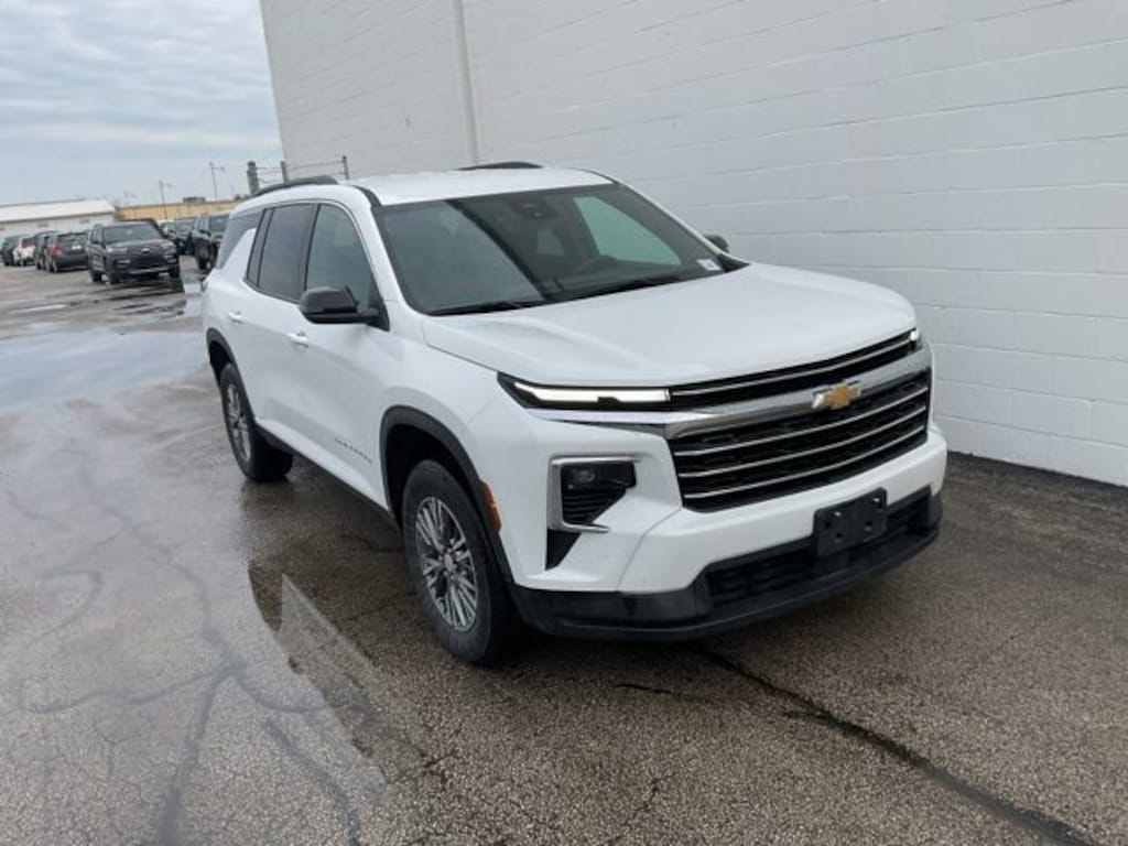 Used 2025 Chevrolet Traverse LT SUV