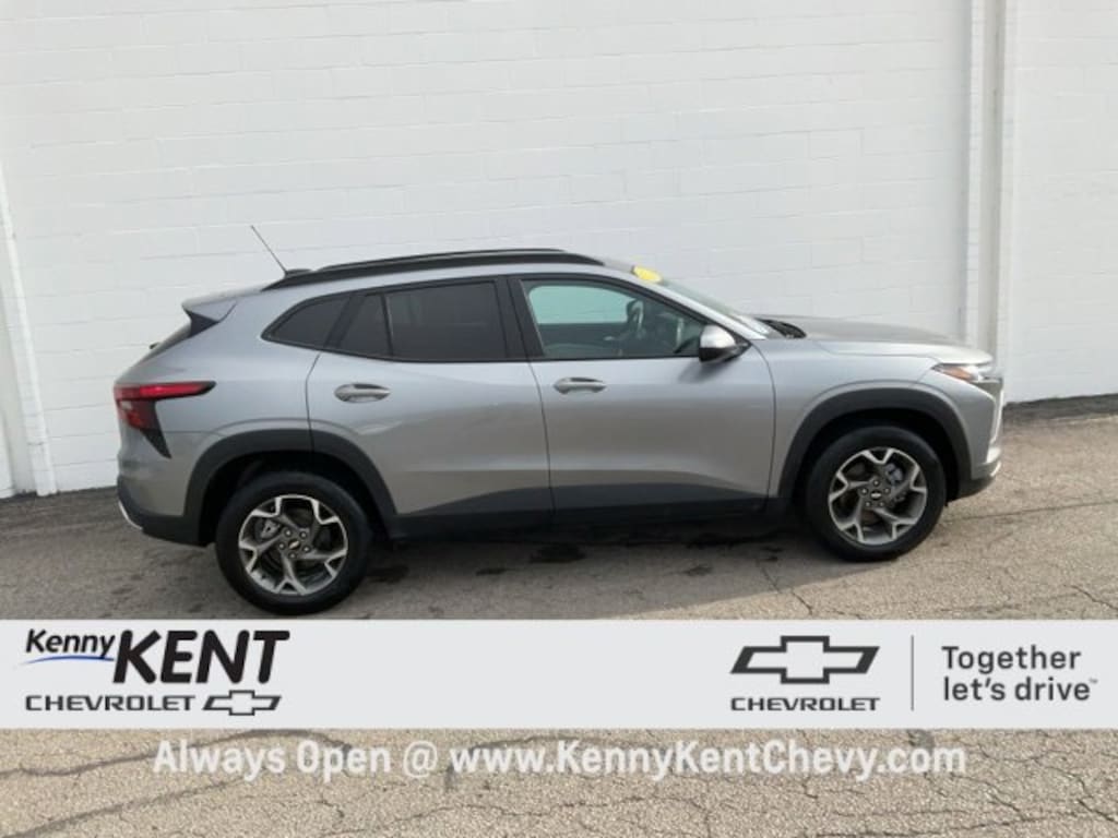 Used 2025 Chevrolet Trax LT SUV