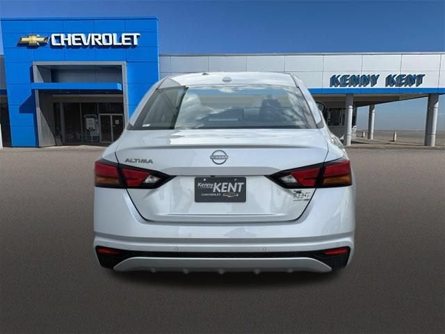 2025 Nissan Altima SV - Photo 8