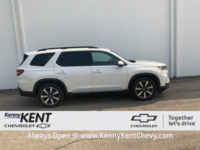 2023 Honda Pilot Touring photo 2
