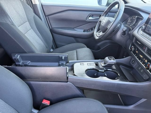 2025 Nissan Rogue SV - Photo 16