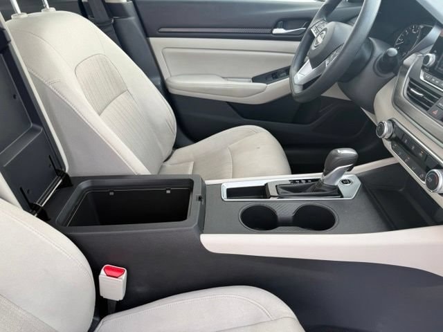 2025 Nissan Altima SV - Photo 13