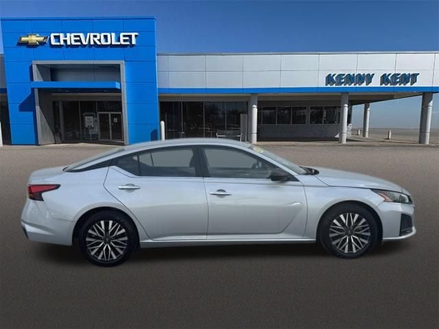 2025 Nissan Altima SV - Photo 3