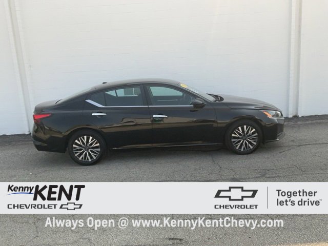 2023 Nissan Altima 2.5 SV photo 2