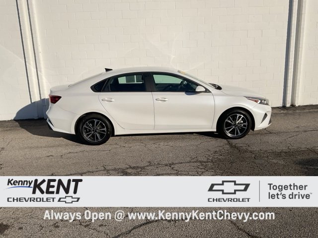 2024 Kia Forte LXS photo 3