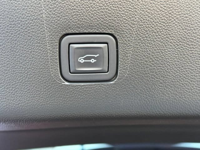 2023 Chevrolet Traverse High Country - Photo 11