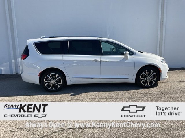 2022 Chrysler Pacifica Pinnacle photo 2