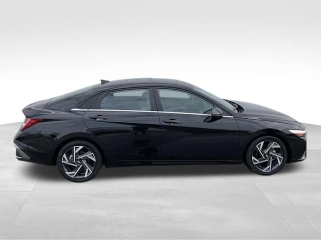 Used 2024 Hyundai Elantra Limited Sedan