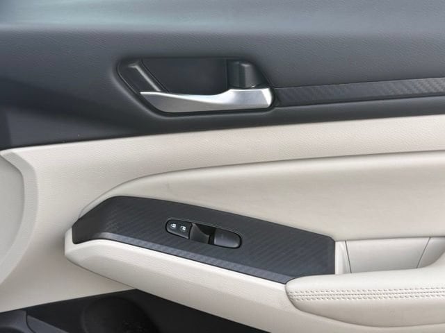2025 Nissan Altima SV - Photo 15