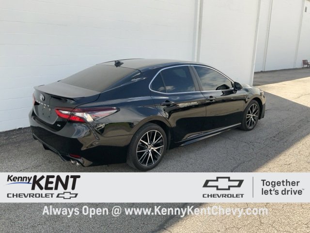 2023 Toyota Camry SE photo 3