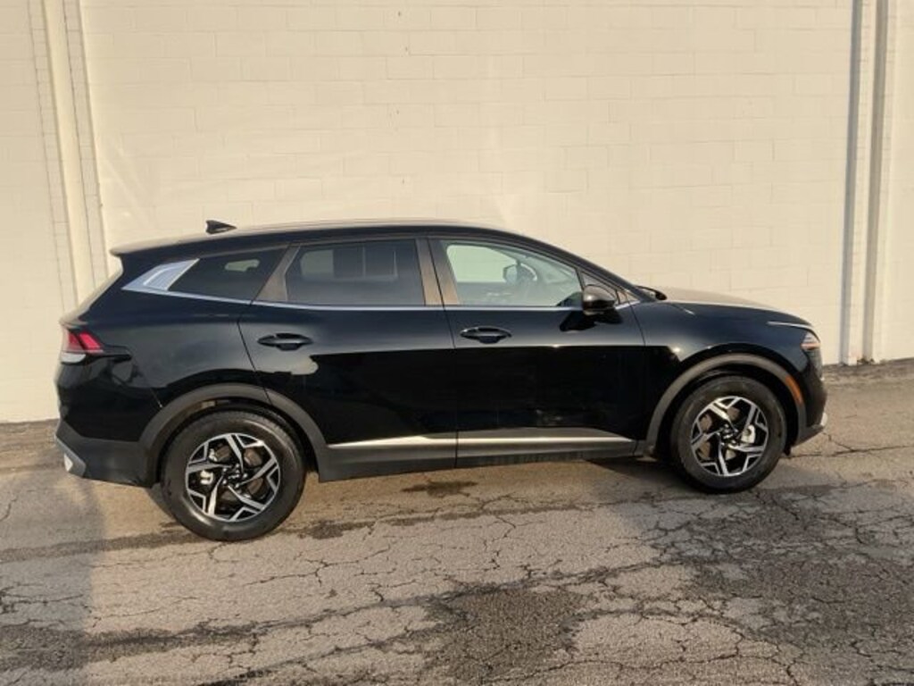 Used 2025 Kia Sportage LX SUV