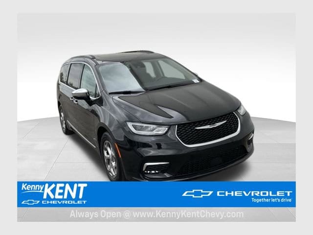 2023 Chrysler Pacifica Limited's photo