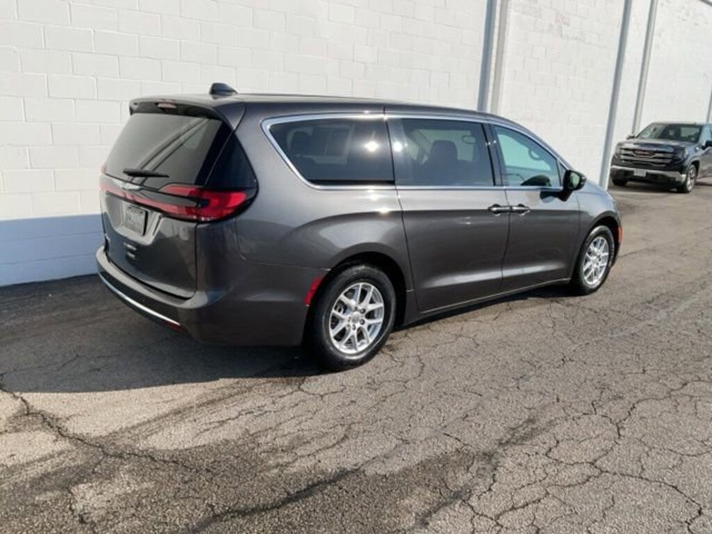 Used 2023 Chrysler Pacifica Touring L Van Passenger Van