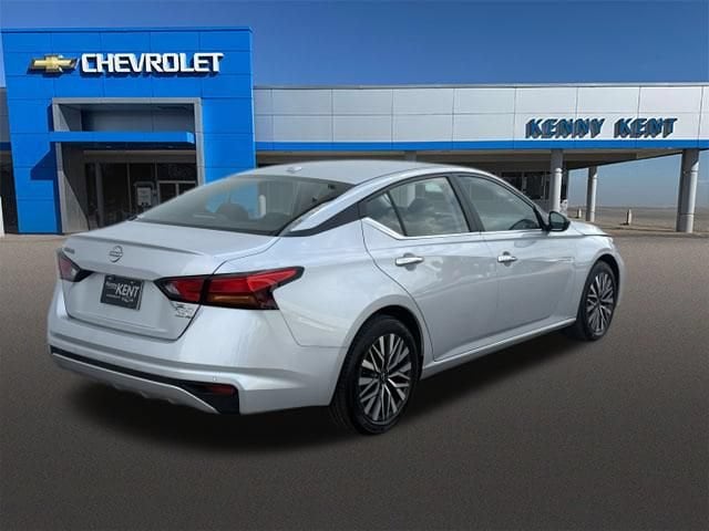 2025 Nissan Altima SV - Photo 5