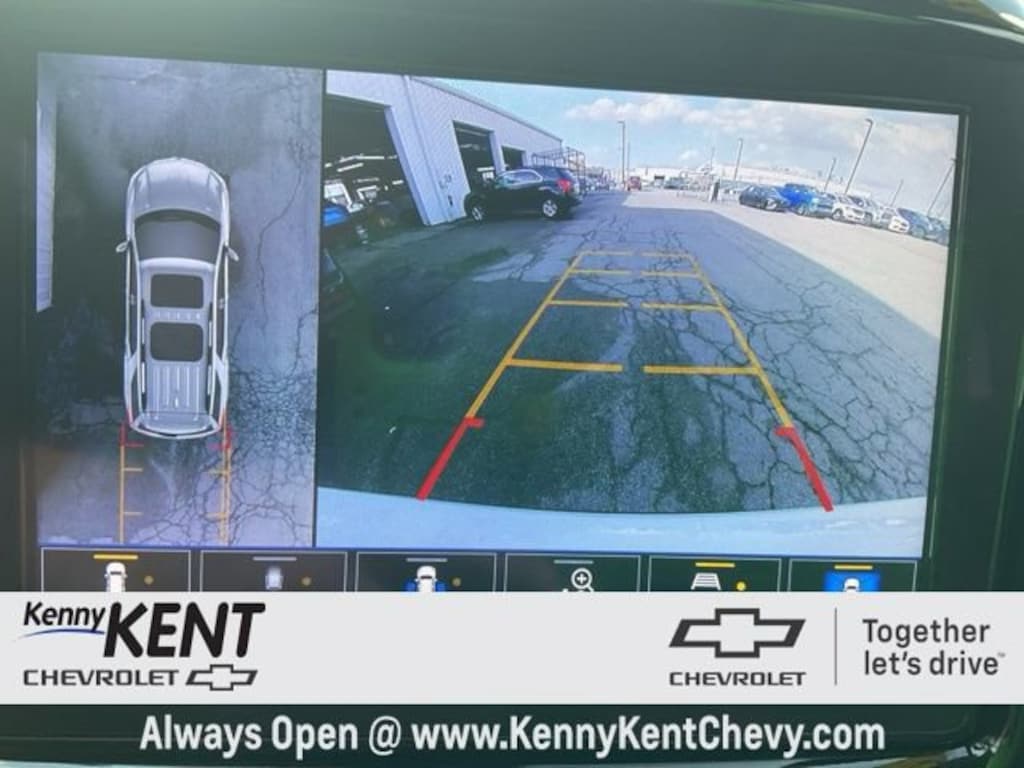 Used 2023 Chevrolet Traverse LT Cloth SUV